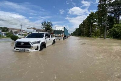 Mittraphap highway flooded in Khon Kaen