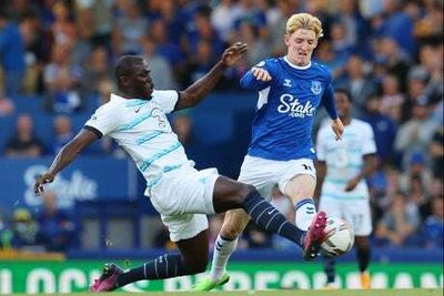 Anthony Gordon: Chelsea transfer target told to stay at Everton