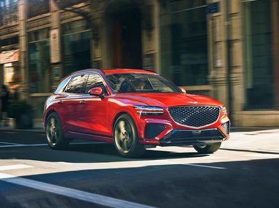 Edmunds compares: 2022 Genesis GV70 vs. 2022 Acura RDX