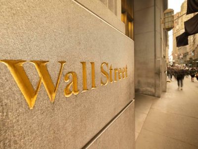 Dow Falls 250 Points; Lowe's Posts Upbeat Earnings