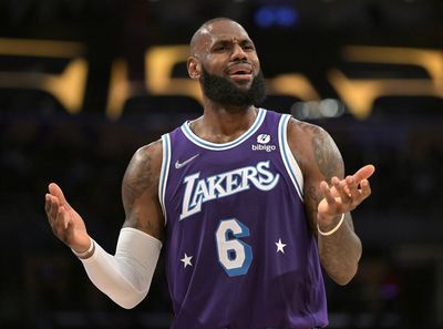 LeBron James denies report that Oregon is the favorite to recruit Bronny