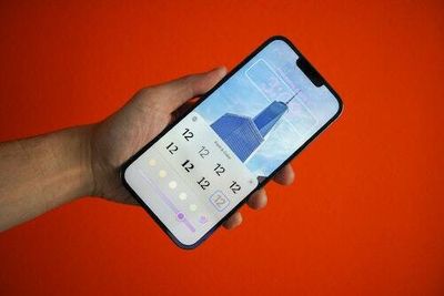 How to change your iPhone lock screen's clock font and color in iOS 16