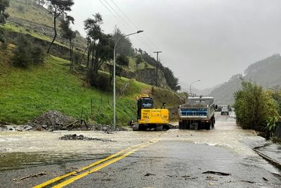 Hundreds evacuated as 'frightening' floods hit N.Zealand