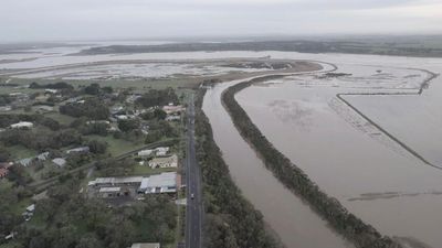 Flooding closes major road connecting South Gippsland towns as heavy rain persists