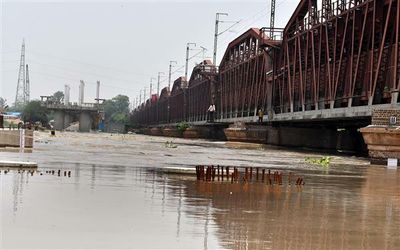 Delhi: Yamuna water level recedes; slightly above the warning mark