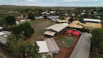 WA Education Minister Sue Ellery apologises to Halls Creek residents over botched truancy plans