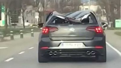 VW Golf R With Crushed Roof Spotted In Traffic As If Nothing Happened