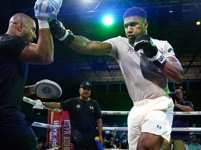 Robert Garcia must solve Anthony Joshua’s problems to solve Oleksandr Usyk puzzle