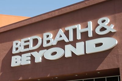 Bed Bath & Beyond tumbles after influential investor exits