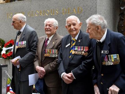 WWII veteran Dennis Davis dies aged 102