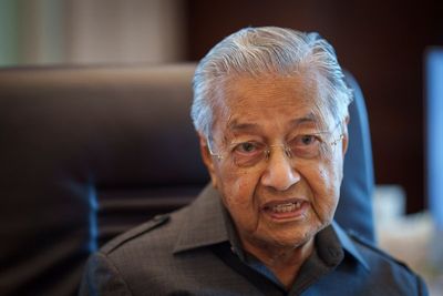 Mahathir expects early polls, ruling party gains in Malaysia