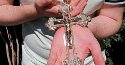 Owner of 'UK's biggest gold chain' wants Tyson Fury to buy his huge crucifix