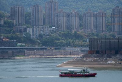 Yangtze shrinks as China's drought disrupts industry