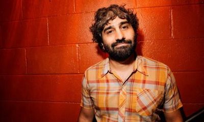 Anthony DeVito review – stand-up guy reflects on his mafioso dad