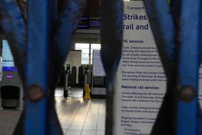 Grant Shapps threatens to impose new working terms on striking rail staff