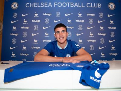 Chelsea sign Italian midfielder Cesare Casadei from Inter Milan