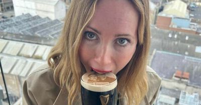 Actress Leslie Mann enjoys a pint of Guinness in Dublin along with famous husband