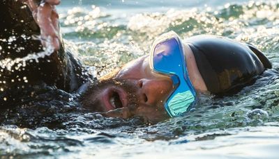 19 years after accident left him a quadriplegic, Chicagoan completes swim from Alcatraz to San Francisco shore