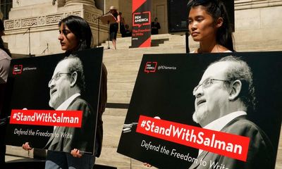 Salman Rushdie: writers gather in New York to read author’s works in solidarity