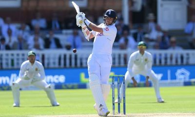 Stuart Broad’s dreamy innings lends England a certain poetry in decay