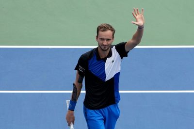 Medvedev returns to final four in Cincinnati, Rybakina out