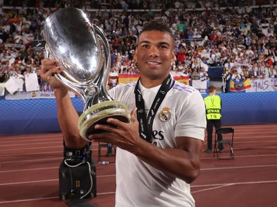 Casemiro: Manchester United agree £60m deal for Real Madrid midfielder