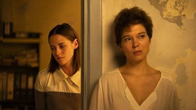 Crimes of the Future: Léa Seydoux and Kristen Stewart toy with pleasure and pain in David Cronenberg body horror