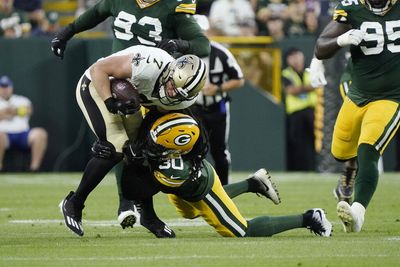 Watch: Taysom Hill catches a screen pass and converts a first down vs. Packers