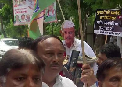 Delhi Congress holds protest, demands Sisodia's resignation