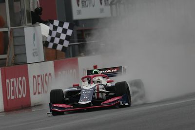 Super Formula Motegi: Yamamoto holds off Fenestraz to win in rain