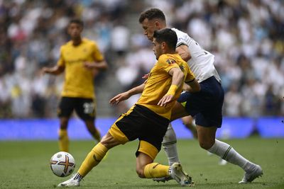 Kane's landmark goal paces Spurs to win