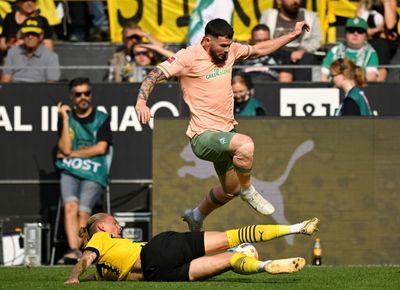 Bremen stage dramatic comeback to snatch win at Dortmund
