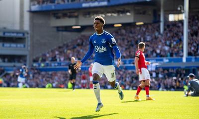 Demarai Gray pounces to salvage draw for Everton against Nottingham Forest
