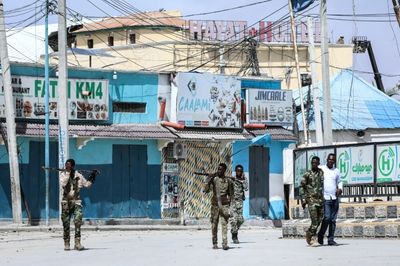 13 killed as Somali forces battle to end Al-Shabaab hotel siege