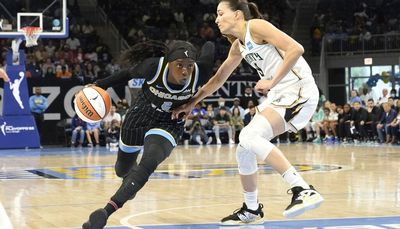 Sky respond to Game 1 loss with 100-62 rout of Liberty