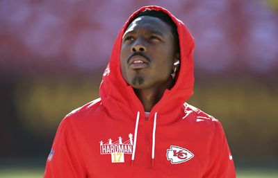 Chiefs WR Mecole Hardman spotted catching passes in pregame warmups