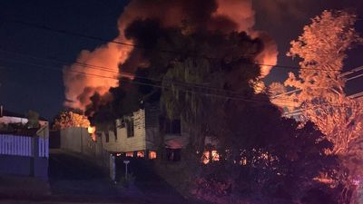 Neighbours alert residents as flames engulf Queenslander in Highgate Hill