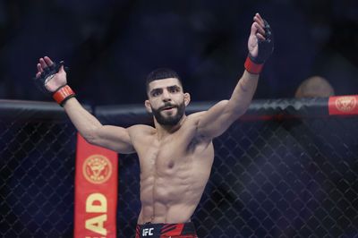 Amir Albazi def. Francisco Figueiredo at UFC 278: Best photos