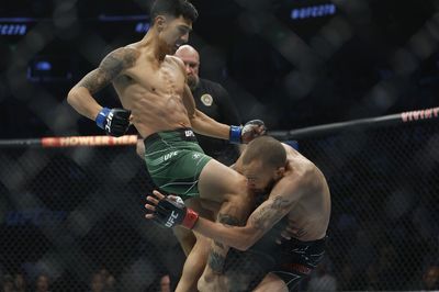 Luis Saldana vs. Sean Woodson at UFC 278: Best photos