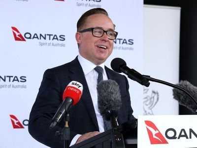 Qantas says sorry with $50 discounts