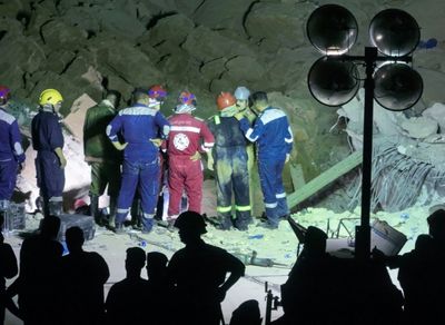 At least 6 Iraqis trapped after landslide hits Shiite shrine