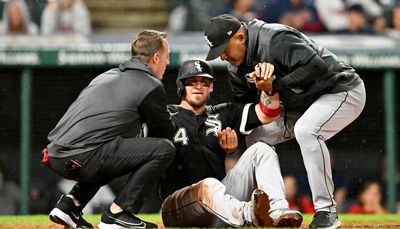 White Sox catcher Yasmani Grandal lands on 10-day injured list with left knee strain