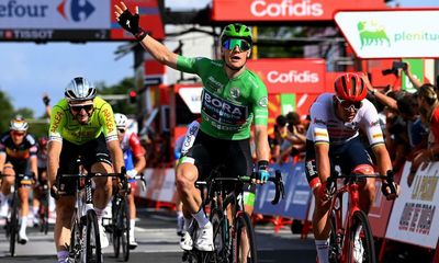Sam Bennett sprints to stage three win and doubles up at Vuelta a España