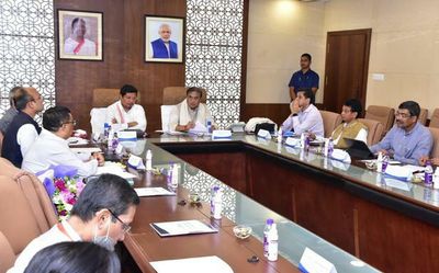 Assam, Meghalaya CMs hold boundary talks
