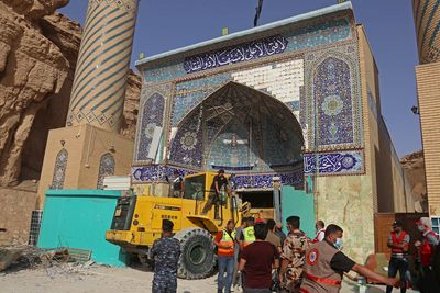 Frantic rescue effort under way at Iraq shrine hit by landslide