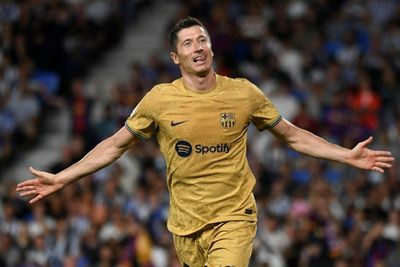 Lewandowski's first Barcelona goals see off Real Sociedad