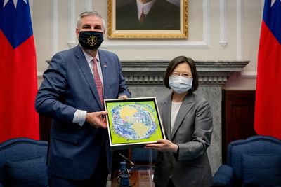 Taiwan touts 'democracy chips' in meeting with U.S. state governor
