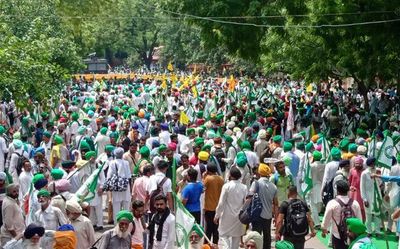 Thousands of farmers gather in Delhi for ‘mahapanchayat’, cause huge traffic snarls