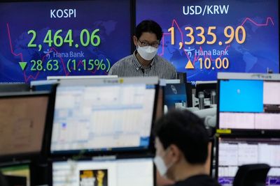Asian stocks mixed before Fed meeting after China cuts rate