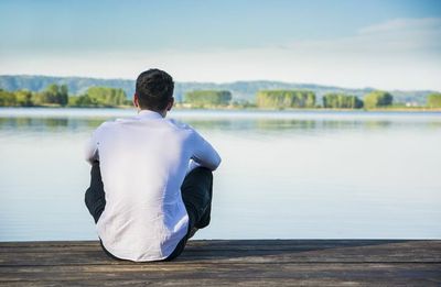 Lifestyle: Loneliness increases risk of future unemployment